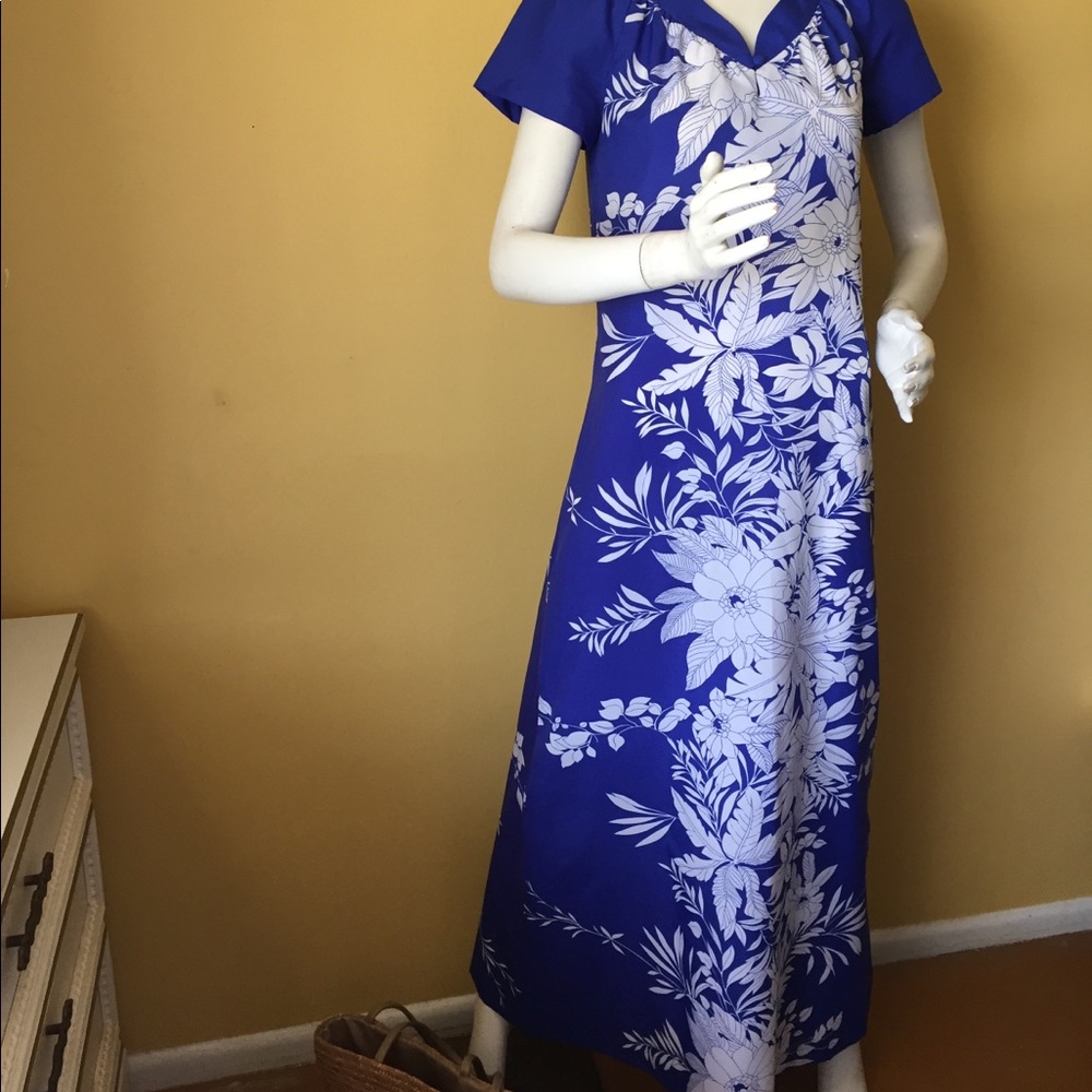 Vintage 1960’s Sand & Pebble Hawaiian dress/mumu.